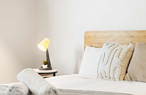 Sydney House | Serene Double Room - Cozy hideaway in South Hurstville - Shared Bathroom