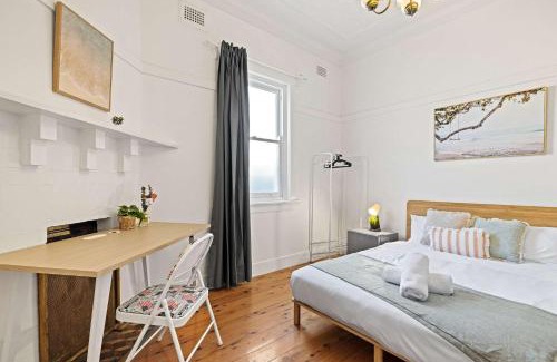 Sydney House | Serene Double Room - Cozy hideaway in South Hurstville - Shared Bathroom