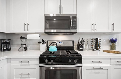 North Tustin House | Serene Escape: Family home for extended stays, all new, EV charger