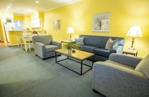 Branson Hotel | Serene Escape Steps from Outdoor Pools – Great for Family Gatherings | 4 Units