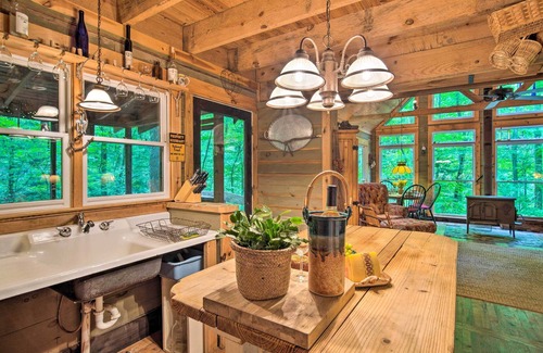 Chatsworth Cabin | Serene 'Falls View' Cabin w/ Grill & Views!