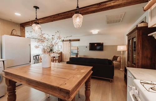 Ashland House | Serene Family, Cottage-minutes to Downtown