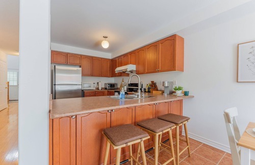 Hurontario House | Serene Family Space | 3BR | Prime Mississauga