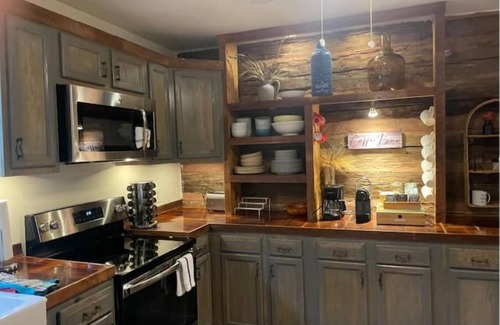 Dahlonega Other | Serene Farmhouse with ColdPlunge, Pickleball, Firepit, Swing, AC, WiFi, Creeks