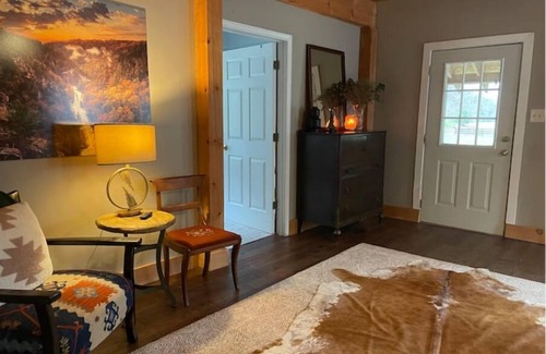 Dahlonega Other | Serene Farmhouse with ColdPlunge, Pickleball, Firepit, Swing, AC, WiFi, Creeks