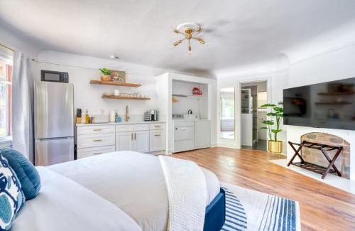Ashcreek Apartment | Serene Forest Studio - Walk to Multnomah Village
