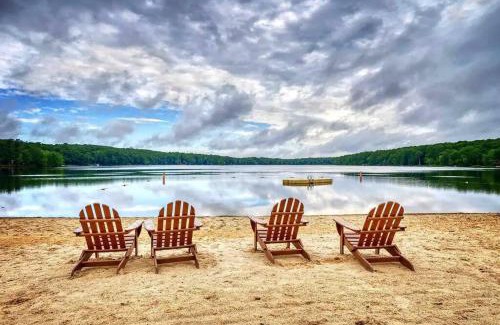 Gouldsboro House | Serene & Fun Family Gem ~ Big Bass Lake Community!
