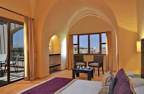 Makadi Bay Resort | Serene Garden Stay | Heated Pool, Tennis, Billiards & Beach Access