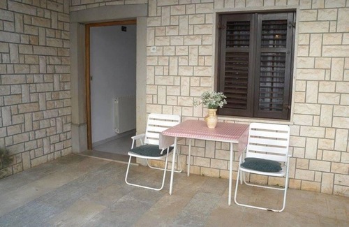 Mosenice Apartment | Serene Garden Apartment with Terrace - One Bedroom Apartment