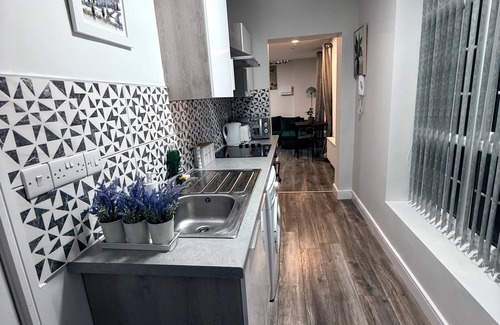 Birmingham City Centre Apartment | Serene Garden Room Suite City Centre