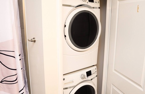 Downtown Baltimore Apartment | Serene Garden View Studio | Luxury | DWTN Baltimore | Sports | Parking