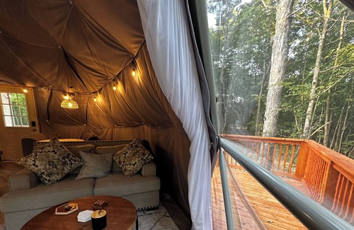 Waverly House | Serene Glamping: Family-Friendly with Activities