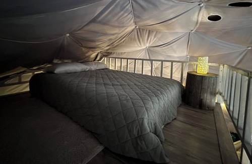 Waverly House | Serene Glamping: Family-Friendly with Activities