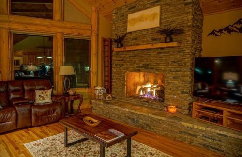 Maggie Valley House | Serene Green - Fire Pit, Hot Tub, Grill, Big Deck