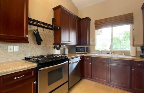 Fallbrook House | Serene Guest House on Avocado Grove and Vineyard