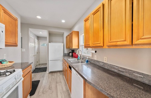 Rockhill Manor House | Serene Haven Retreat 2BR 1BTH in Holmes Rd KCMO