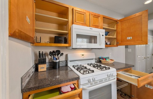 Rockhill Manor House | Serene Haven Retreat 2BR 1BTH in Holmes Rd KCMO