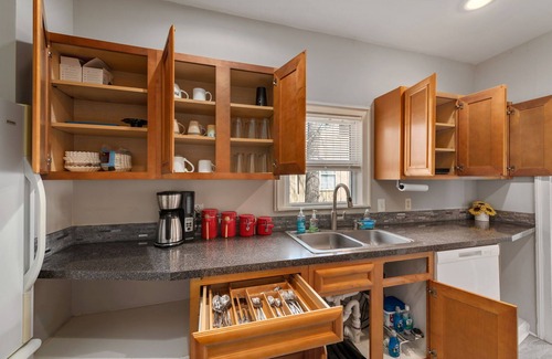 Rockhill Manor House | Serene Haven Retreat 2BR 1BTH in Holmes Rd KCMO