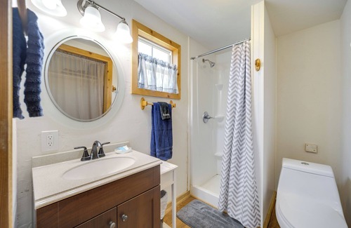 Fredericksburg Cabin | Serene Hill Country Cabin w/Deck Near Wineries!