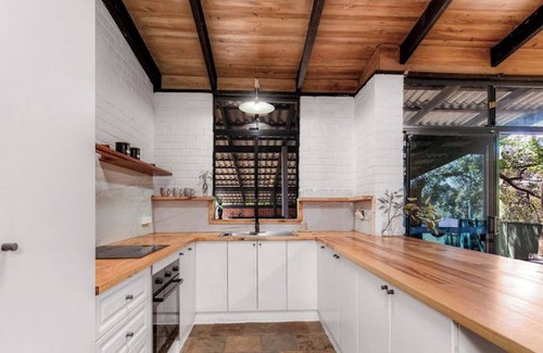 Helena Valley House | Serene Hills Retreat - Spacious & Peaceful Escape