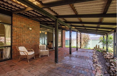 Helena Valley House | Serene Hills Retreat - Spacious & Peaceful Escape