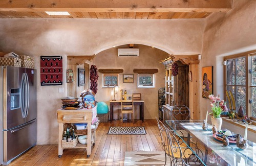 Canoncito House | Serene Historic Santa Fe: Sunset Views