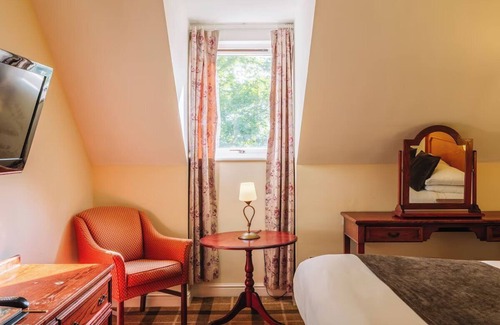 Ipswich Hotel | Serene Historic Stay with Pool, Solarium & Access to Picturesque Gardens