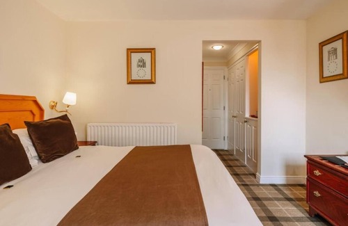 Ipswich Hotel | Serene Historic Stay with Pool, Solarium & Access to Picturesque Gardens