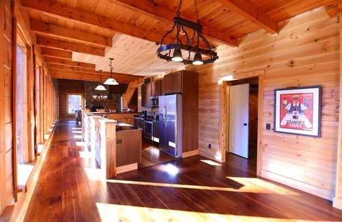 Logan Cabin | Serene (Hocking Hills) log cabin, near local attractions