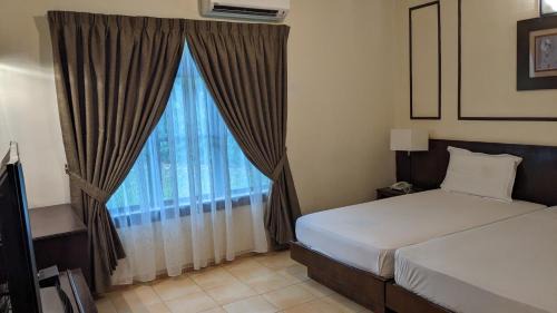 Alor Gajah Ski Chalet | Serene Holiday Chalet with pool in a quiet enclave