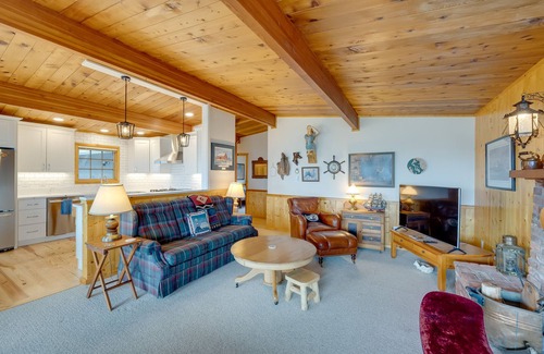 Freeland Cottage | Serene Island Retreat w/Beach Access & Mtn Views!