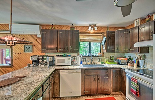 East Wakefield Cabin | Serene Lakefront Cabin w/Fire Pit & Kayaks!
