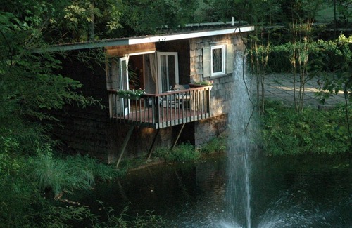Cumming House | Serene Lakeside Bamboo Bungalow