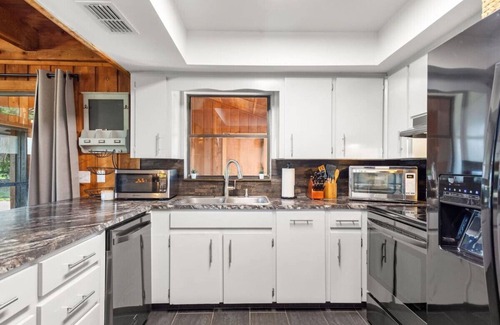 Winter Haven Apartment | Serene Lakeside Cottage Retreat