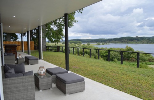 Kaingaroa House | Serene Lakeside Escape in Brand New Luxury House!