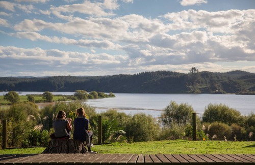 Kaingaroa House | Serene Lakeside Escape in Brand New Luxury House!