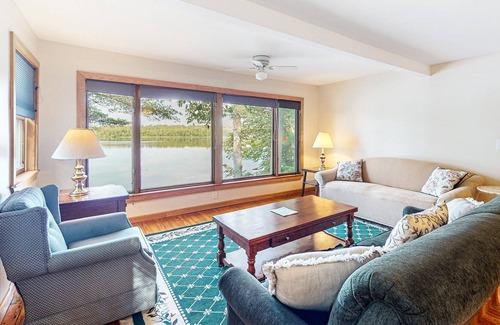 Poland House | Serene Lakeside Retreat with Endless Amenities