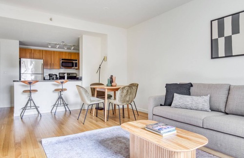 Hunters Point Apartment | Serene LIC 1BR w/Doorman, Gym & Pool, near East River, by Blueground