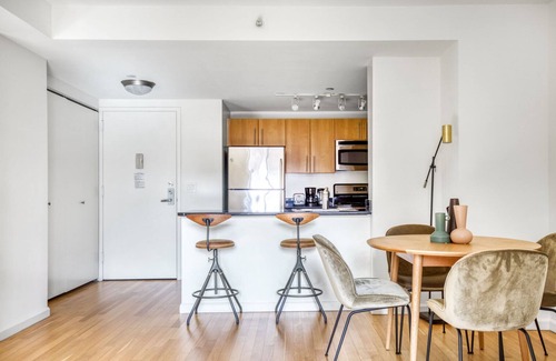 Hunters Point Apartment | Serene LIC 1BR w/Doorman, Gym & Pool, near East River, by Blueground