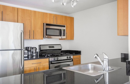 Hunters Point Apartment | Serene LIC 1BR w/Doorman, Gym & Pool, near East River, by Blueground