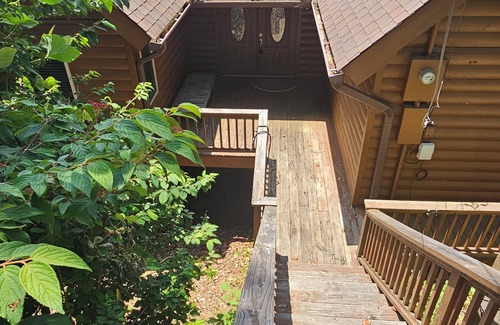 Robbinsville House | Serene Luxury on Lake Santeetlah: 4BR/4.5BA Mountain Home. Grills & Kayaks!