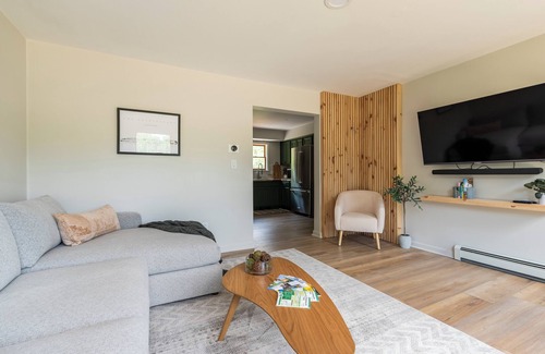 Gardiner House | Serene Mid-Mod Ranch on 2 Acres in Gardiner