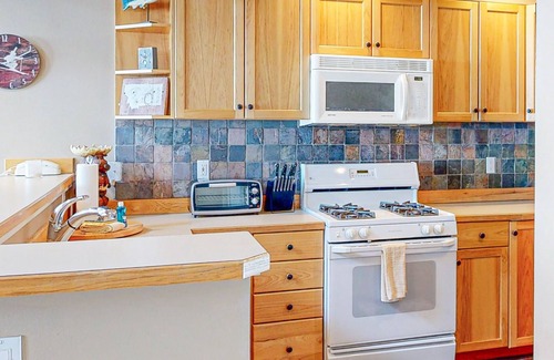 Saddle Ridge Condo | Serene mountain-view condo with skiing, washer/dryer, gas grill, & patio