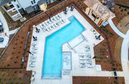 Athens Apartment | Serene, New Apt, Pool, Long Stays