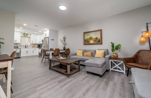 Oakwood House | Serene Oakwood Townhouse