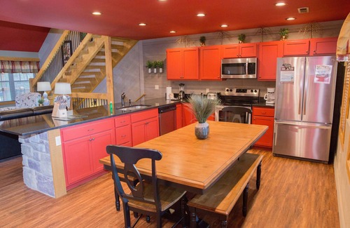 Gatlinburg Ski Chalet | Serene Oasis - Four Bedroom Chalet