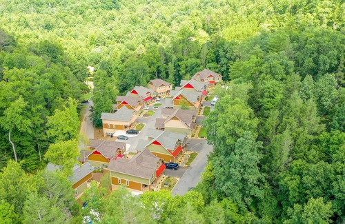 Gatlinburg Ski Chalet | Serene Oasis - Four Bedroom Chalet