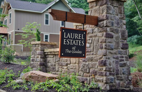 Gatlinburg Ski Chalet | Serene Oasis - Four Bedroom Chalet