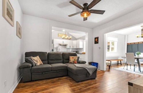 Paris House | Serene Oasis with 3BR plus Balcony Deck BBQ Grill