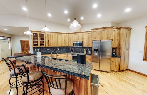 Surf Pines House | Serene, Open Home w/a Private Hot Tub - Walk to Beach & Golf